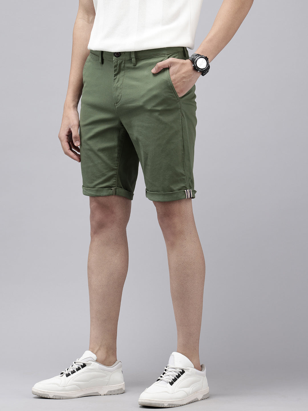 Men's Green Solid Cotton Slim Fit Knee Length 5 Pockets Casual Shorts