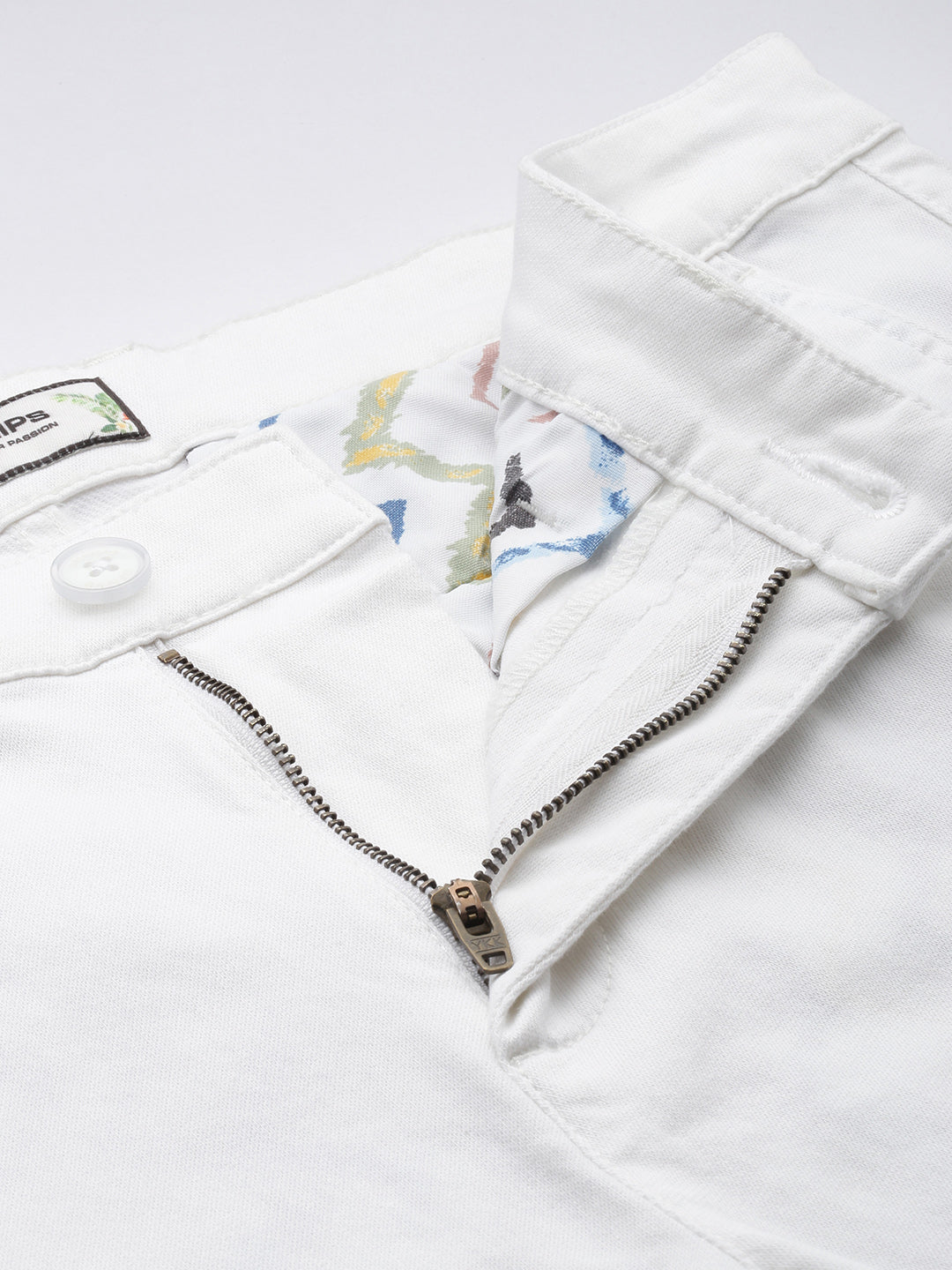 Men's White Solid Cotton Slim Fit Knee Length 5 Pockets Casual Shorts